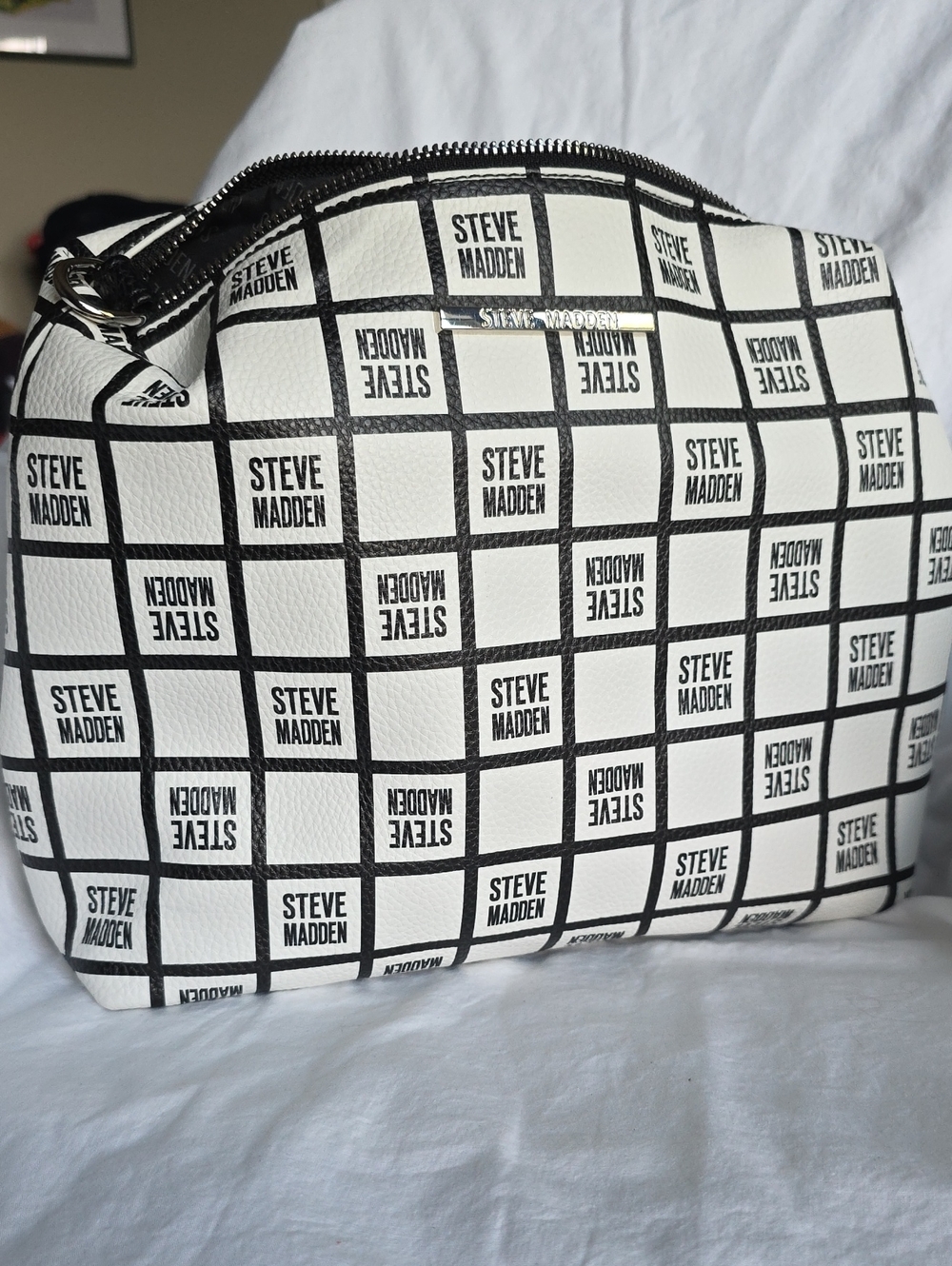 Steve Madden White and Black Crossbody Logo Bag.